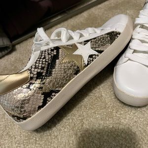 JustFab Zaylee Sneaker, 9.5, New